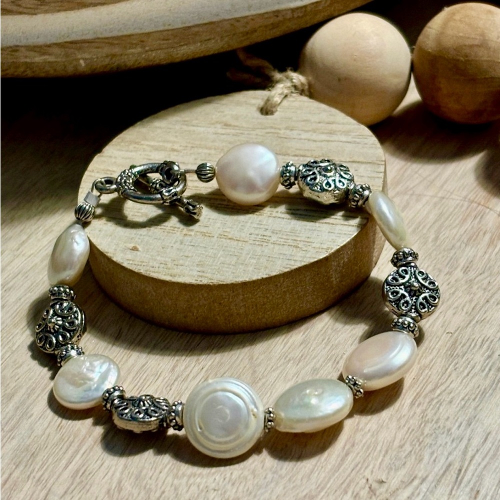 Baroque style pearl white bracelet